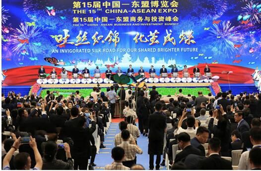 国礼《华泰尊》亮相第十五届中国—东盟博览会开幕现场